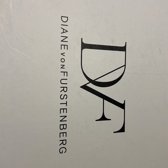 Black genuine leather size6,5  sandals.Excellent condition.Diane von Furstenberg - Picture 7 of 8